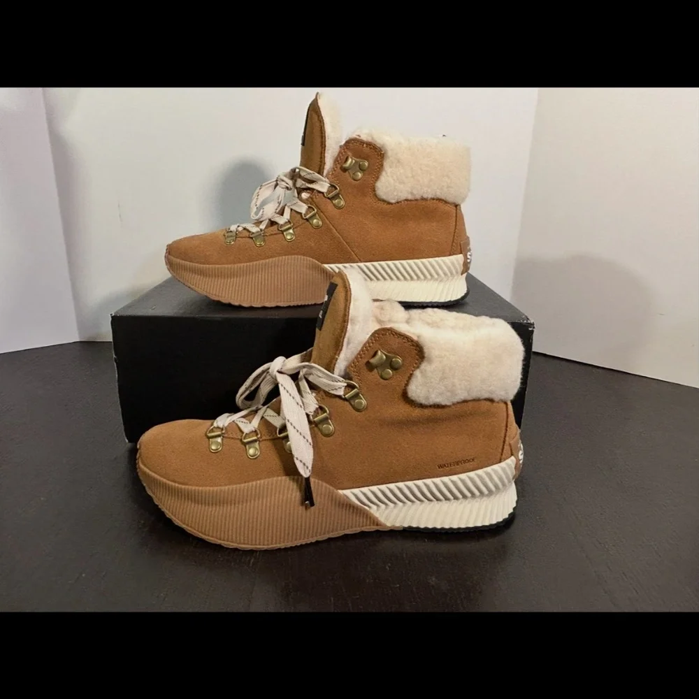 Sorel Out N About III Conquest Waterproof Boots Camel Brown Womans 9.5